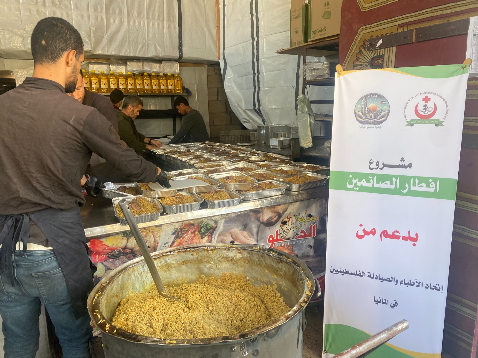 Warme Mahlzeiten an Vertriebene in Gaza-Streifen 2025